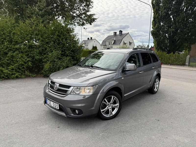Grå Begagnad 2012 Fiat Freemont SUV | 95 000 kr (Bra pris) - Bild 1/4