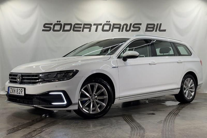 Vit Begagnad 2020 VW Passat GTE Kombi | 249 900 kr (Bra pris) - Bild 1/4