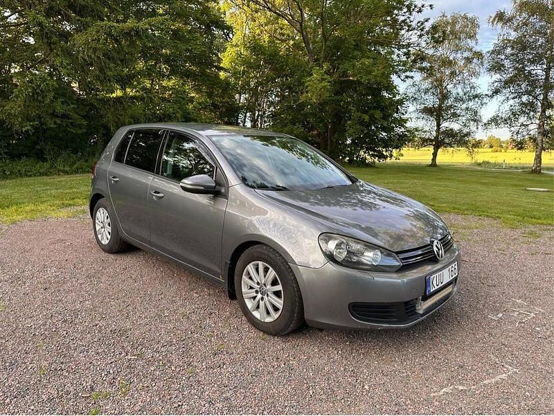 Grå Begagnad 2011 VW Golf VI Halvkombi | 62 000 kr (Marknadspris) - Bild 1/4