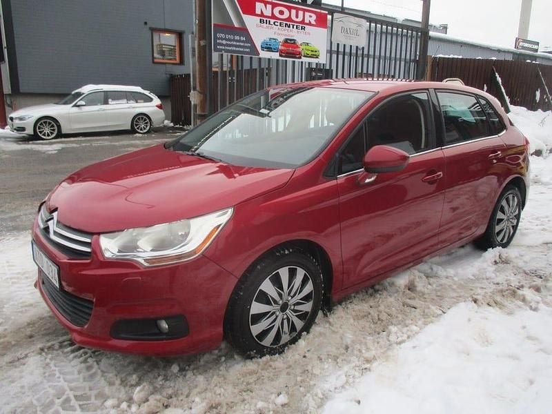 Röd Begagnad 2012 Citroën C4 Halvkombi | 47 900 kr (Marknadspris) - Bild 1/4