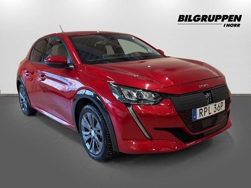 Begagnad Peugeot e-208 100 kW (136 HK) 2021 Röd Halvkombi