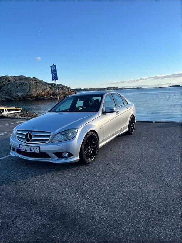 Silver Begagnad 2010 Mercedes C250 AMG Sedan | 99 900 kr (Lite dyr) - Bild 1/3