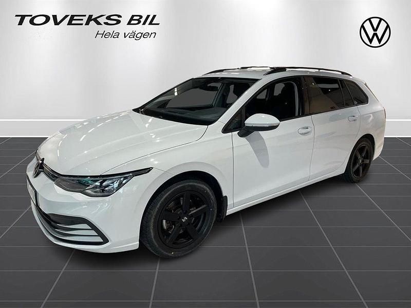 Vit (pure white) Begagnad 2022 VW Golf VIII Life Kombi | 229 000 kr (Marknadspris) - Bild 1/4