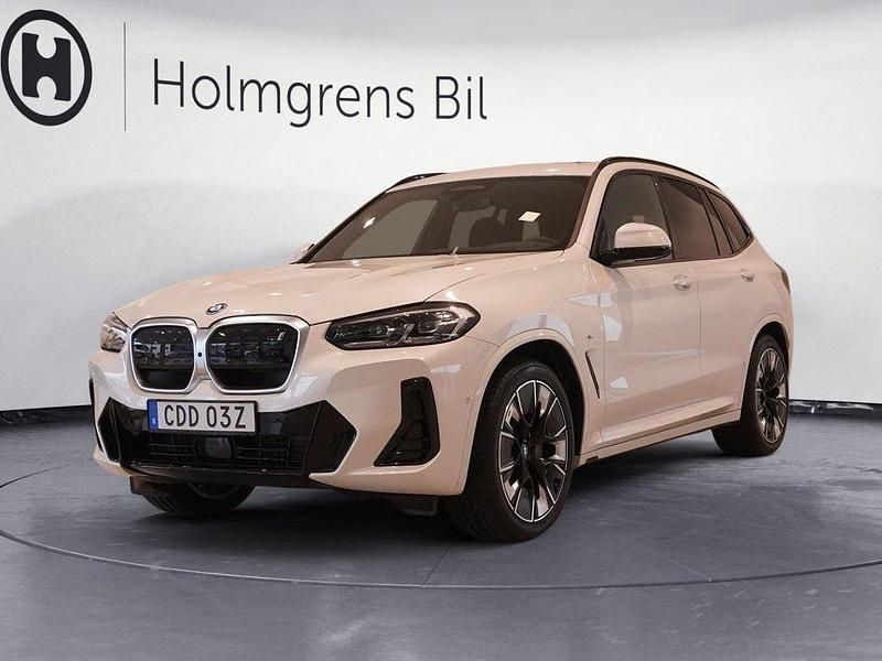 Vit Begagnad 2024 BMW iX3 M Sport SUV | 609 800 kr (Lite dyr) - Bild 1/4