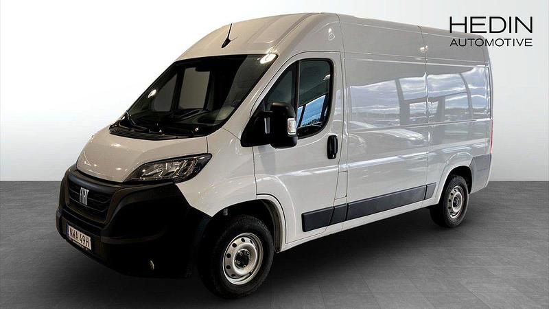 Vit (white) Begagnad 2023 Fiat Ducato Easy Van | 299 900 kr (Superpris) - Bild 1/4