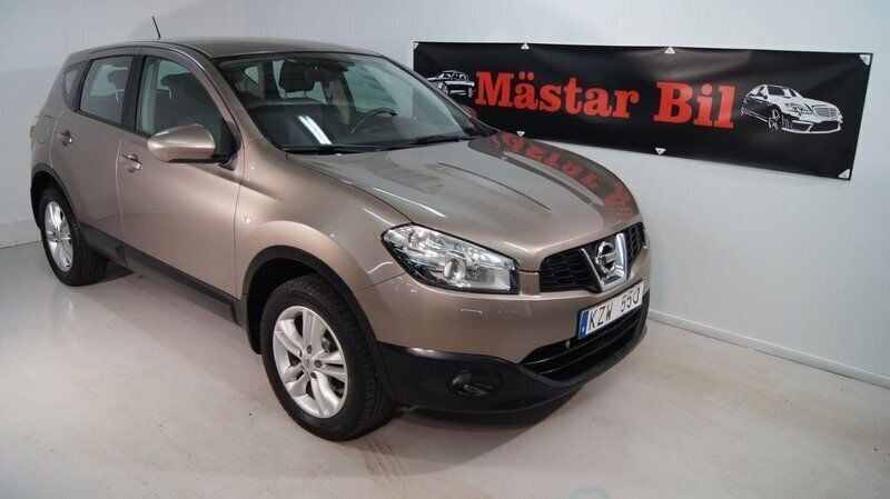 Ljusbrun Begagnad 2010 Nissan Qashqai SUV | 62 900 kr (Marknadspris) - Bild 1/4