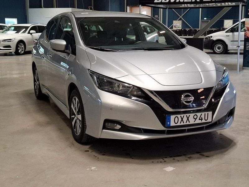 Silver Begagnad 2021 Nissan Leaf N-Connecta Halvkombi | 148 900 kr (Bra pris) - Bild 1/4