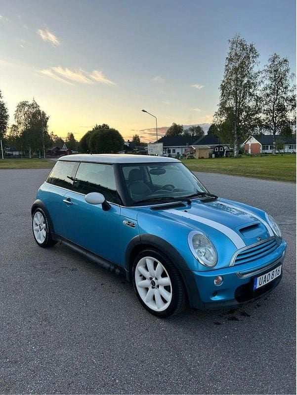 Blå Begagnad 2003 Mini Cooper S Halvkombi | 49 000 kr (Dyr) - Bild 1/4