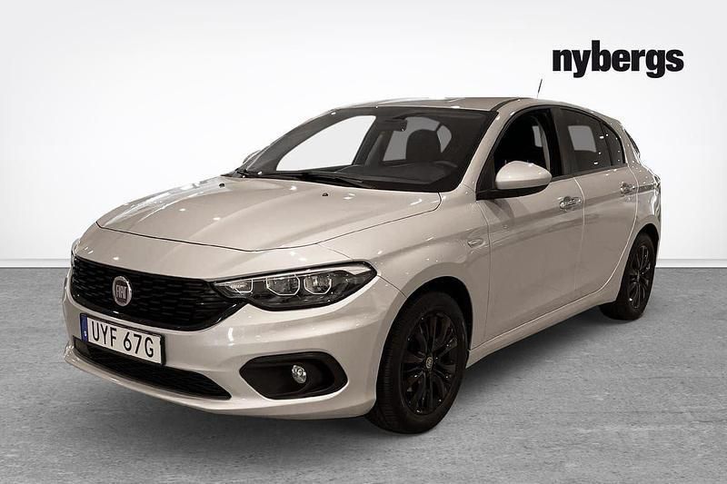 Silver Begagnad 2019 Fiat Tipo Halvkombi | 129 000 kr (Marknadspris) - Bild 1/4