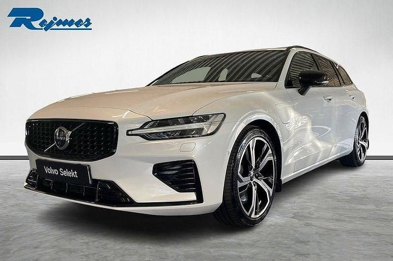 Vit (crystal white metallic) Begagnad 2024 Volvo V60 Plus Kombi | 479 900 kr (Lite dyr) - Bild 1/4