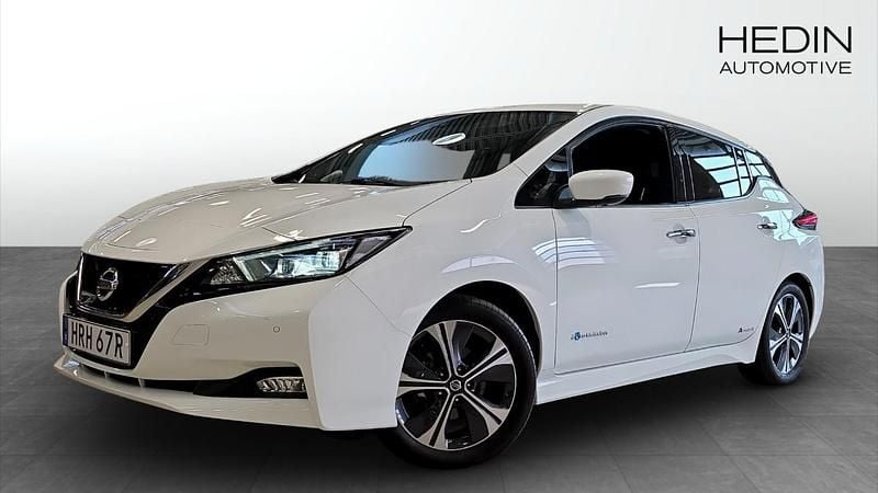 Vit (white) Begagnad 2019 Nissan Leaf N-Connecta Halvkombi | 149 900 kr (Marknadspris) - Bild 1/4