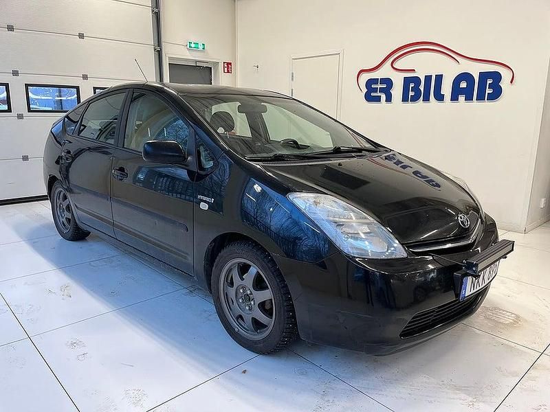 Svart Begagnad 2007 Toyota Prius Halvkombi | 39 900 kr (Marknadspris) - Bild 1/4