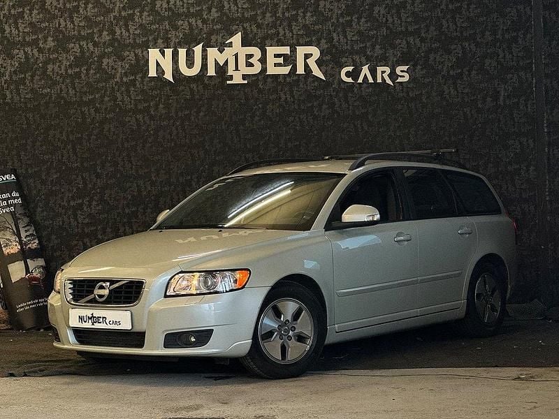 Vit Begagnad 2011 Volvo V50 Momentum Kombi | 59 900 kr (Marknadspris) - Bild 1/4