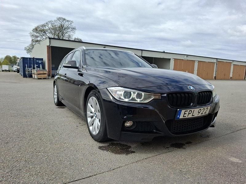 Svart Begagnad 2015 BMW 320 M Sport Kombi | 168 000 kr - Bild 1/4