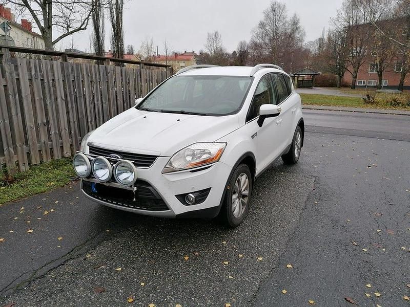 Vit Begagnad 2013 Ford Kuga Trend SUV | 37 500 kr - Bild 1/4