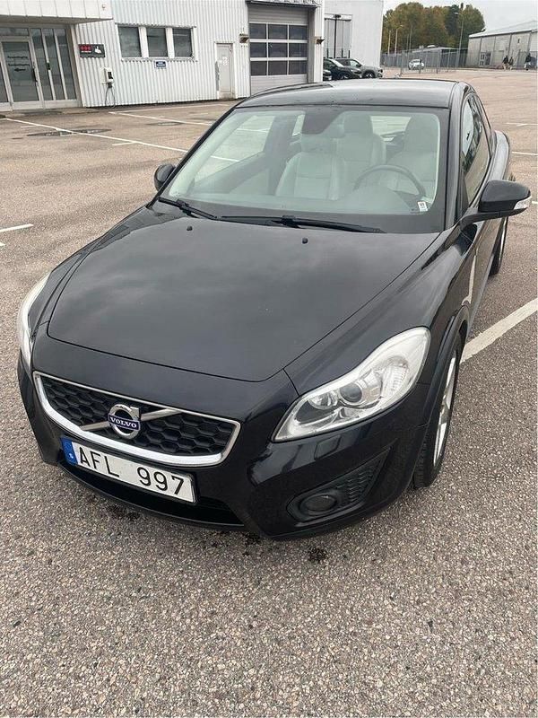 Svart Begagnad 2011 Volvo C30 Summum Halvkombi | 55 000 kr (Marknadspris) - Bild 1/4