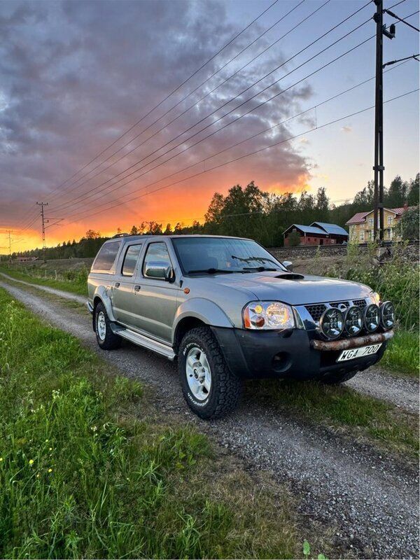 Silver Begagnad 2004 Nissan Navara Pickup | 62 000 kr - Bild 1/4