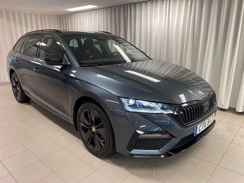 Grå Begagnad 2021 Skoda Octavia RS Kombi | 319 000 kr (Lite dyr) - Bild 1/4