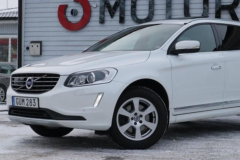 Begagnad Volvo XC60 Summum 190 HK (139 kW) 2015 Vit SUV