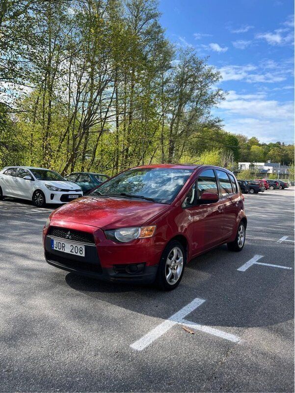 Röd Begagnad 2009 Mitsubishi Colt Halvkombi | 26 000 kr (Bra pris) - Bild 1/4