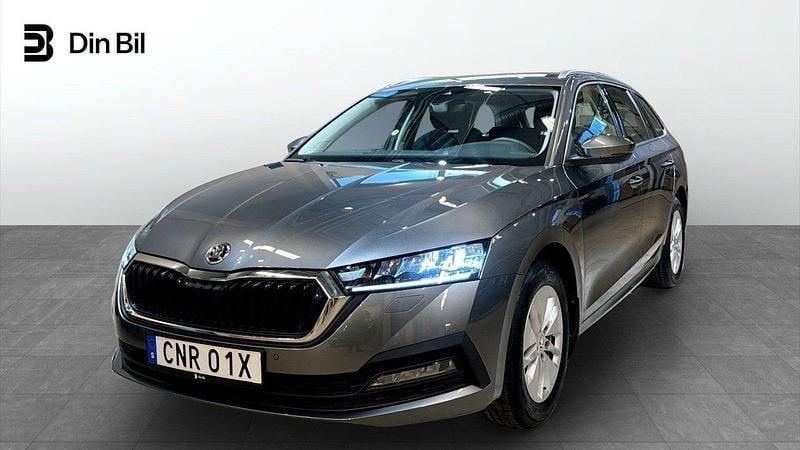 Grå Begagnad 2023 Skoda Octavia Ambition Kombi | 287 900 kr (Marknadspris) - Bild 1/4