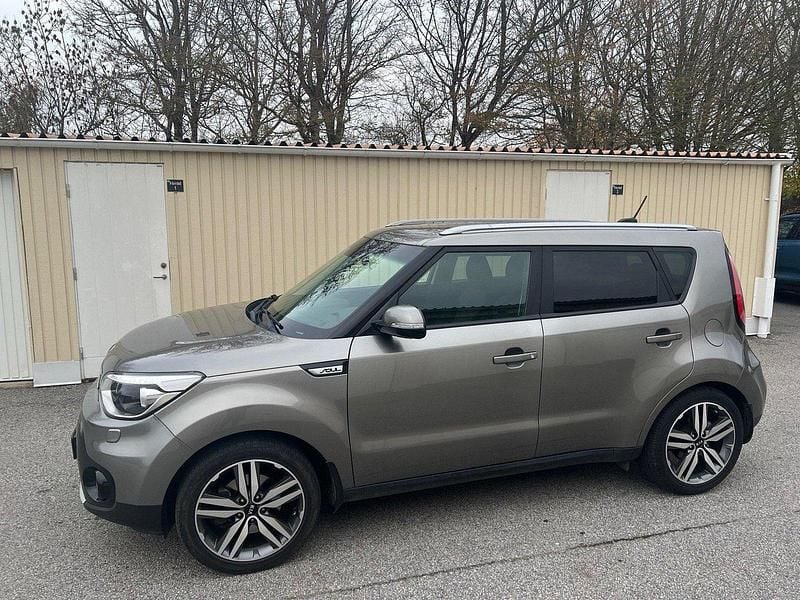 Grå Begagnad 2018 Kia Soul SUV | 144 000 kr (Marknadspris) - Bild 1/4