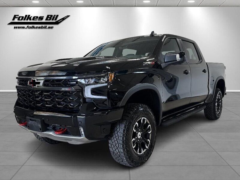 Svart Ny 2025 Chevrolet Silverado Van | 1 248 750 kr (Lite dyr) - Bild 1/4