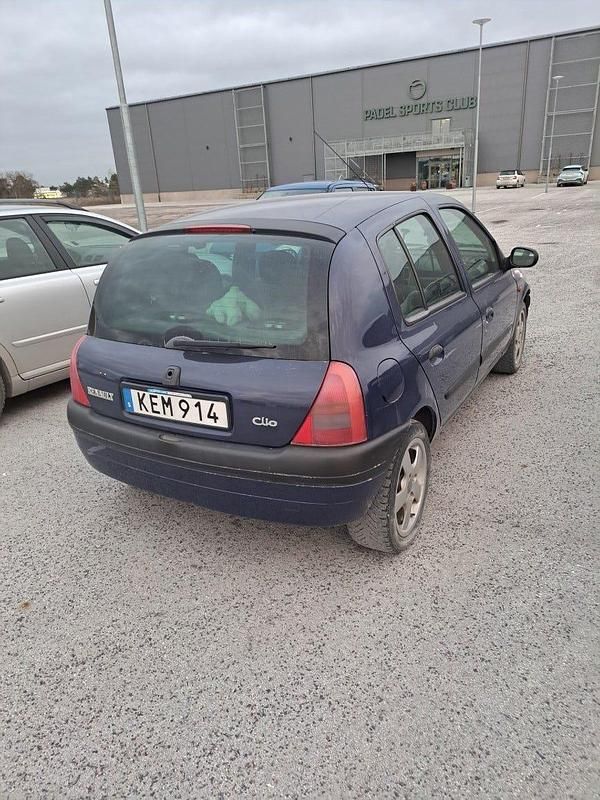 Begagnad 1999 Renault Clio II Halvkombi | 7 000 kr (Lite dyr) - Bild 1/3