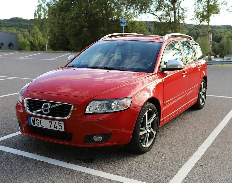 Röd Begagnad 2012 Volvo V50 Momentum Kombi | 79 000 kr (Lite dyr) - Bild 1/4