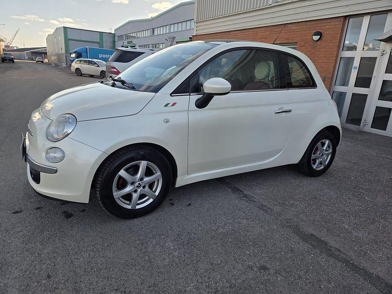 Begagnad Fiat 500 Lounge 69 HK (50 kW) 2012 Vit Halvkombi