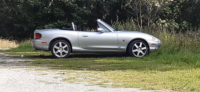 Silver Begagnad 2000 Mazda MX5 Cab | 52 000 kr (Bra pris) - Bild 1/4