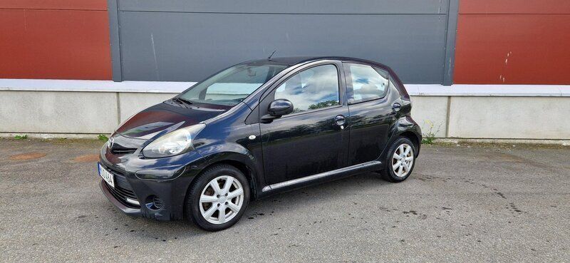Begagnad 2013 Toyota Aygo Halvkombi | 33 000 kr (Marknadspris) - Bild 1/4
