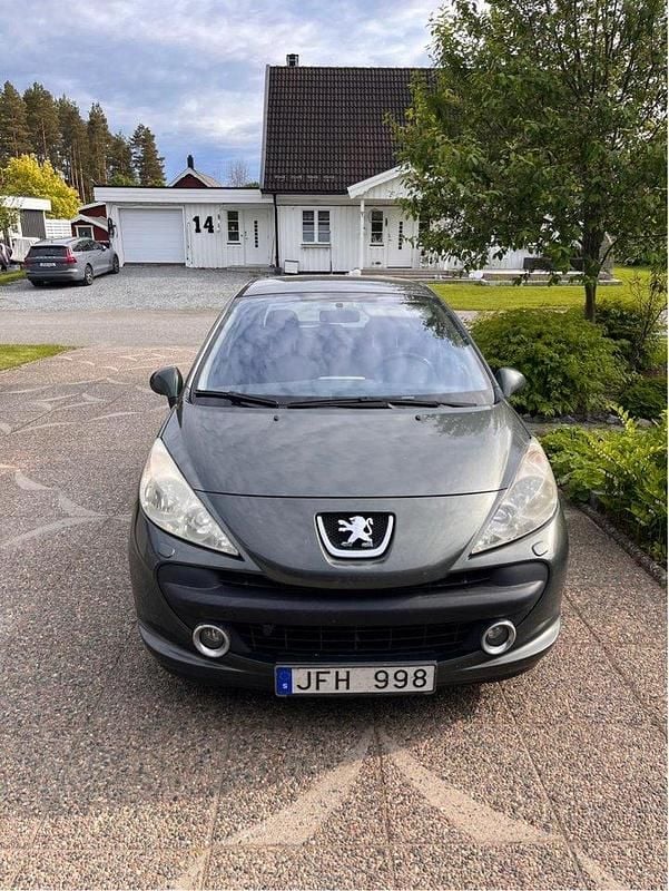 Grå Begagnad 2008 Peugeot 207 Halvkombi | 39 000 kr (Lite dyr) - Bild 1/4