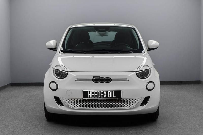 Begagnad Fiat 500e 86 kW (118 HK) 2022 Vit Halvkombi