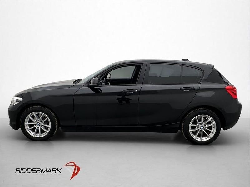 Begagnad BMW 118 Advantage 136 HK (100 kW) 2016 Svart Halvkombi