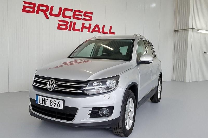 Silver Begagnad 2014 VW Tiguan Sportline SUV | 162 900 kr (Marknadspris) - Bild 1/4