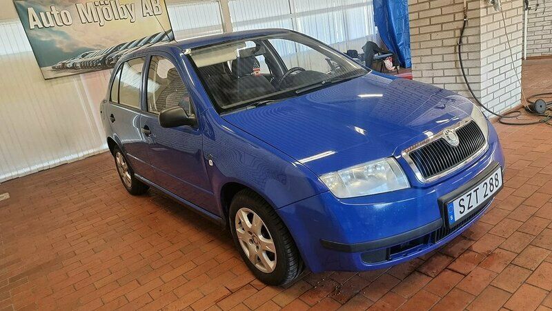 Begagnad Skoda Fabia 60 HK (44 kW) 2002 Blå Halvkombi