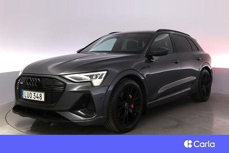 Grå Begagnad 2022 Audi e-tron S-Line SUV | 459 900 kr (Marknadspris) - Bild 1/4
