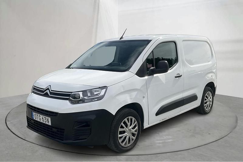Vit Begagnad 2022 Citroën Berlingo Minibuss | 129 000 kr (Marknadspris) - Bild 1/4