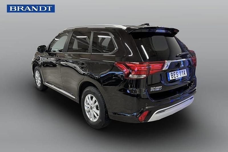 Begagnad Mitsubishi Outlander 227 HK (166 kW) 2020 Svart SUV