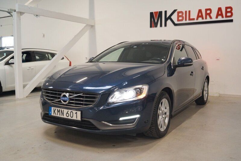 Blå Begagnad 2015 Volvo V60 Momentum Kombi | 179 900 kr (Lite dyr) - Bild 1/4