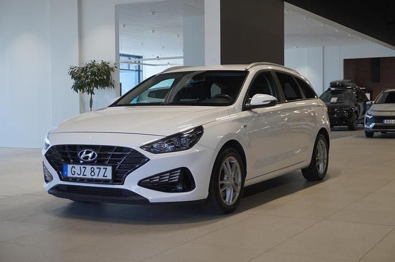 Begagnad Hyundai i30 Essential 120 HK (88 kW) 2021 Vit Kombi