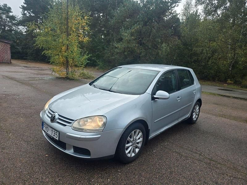 Silver Begagnad 2007 VW Golf V Trendline Halvkombi | 39 900 kr (Marknadspris) - Bild 1/4
