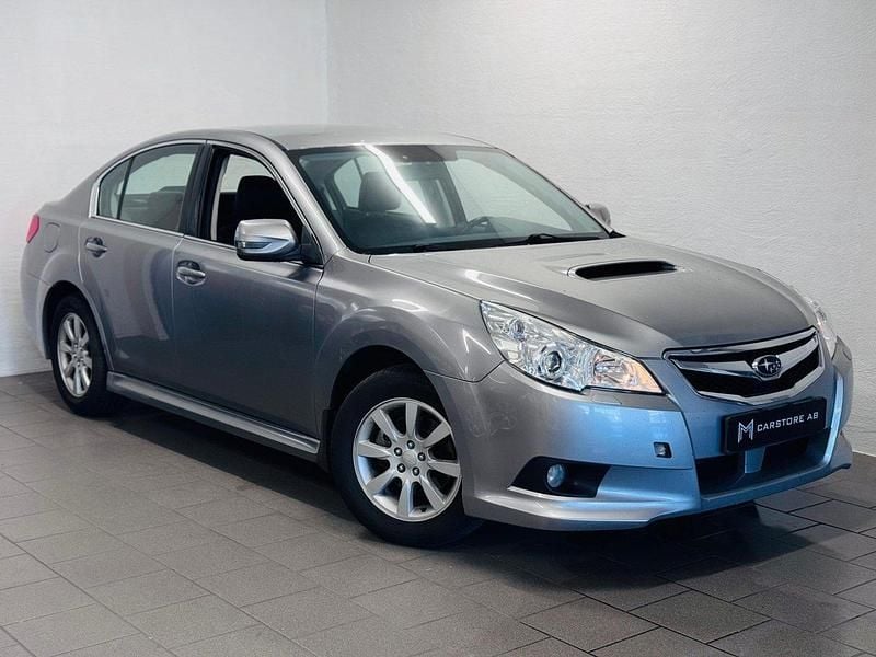 Silver Begagnad 2011 Subaru Legacy Sedan | 34 900 kr (Marknadspris) - Bild 1/4