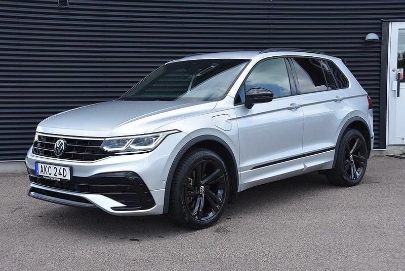 Silver Begagnad 2022 VW Tiguan R-line SUV | 349 900 kr (Marknadspris) - Bild 1/4