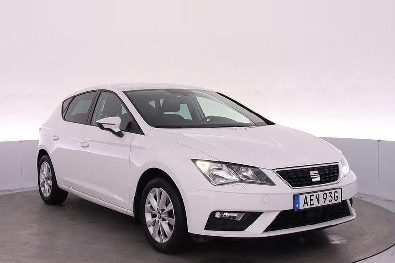 Vit Begagnad 2019 Seat Leon Style Halvkombi | 159 000 kr (Marknadspris) - Bild 1/4