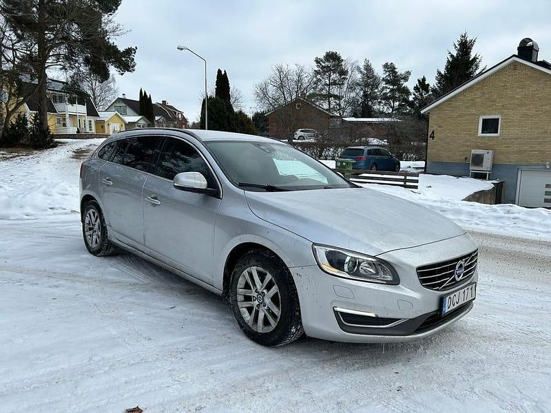 Begagnad Volvo V60 Momentum 181 HK (133 kW) 2015 Kombi