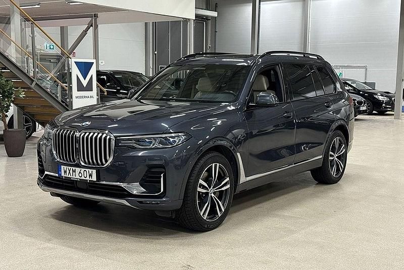 Grå Begagnad 2019 BMW X7 Executive SUV | 649 900 kr (Marknadspris) - Bild 1/4
