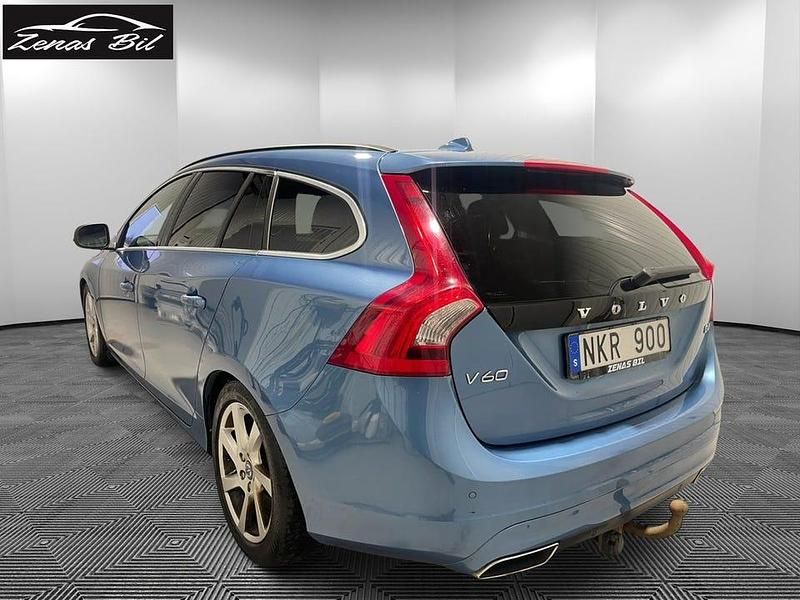 Begagnad Volvo V60 Momentum 181 HK (133 kW) 2013 Blå Kombi