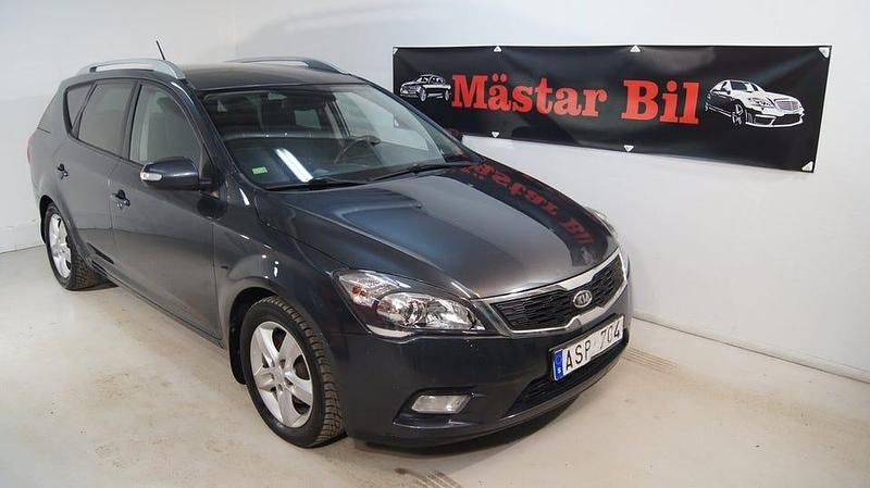 Grå Begagnad 2012 Kia Ceed Sportswagon Kombi | 39 900 kr (Bra pris) - Bild 1/4